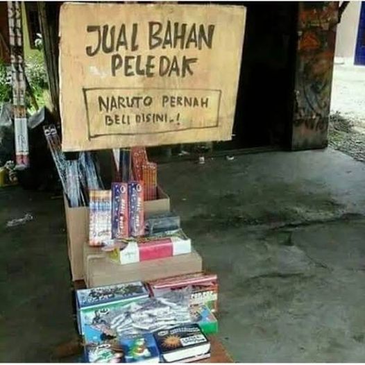 11 Spanduk dagangan bertema anime ini bikin wibu auto senyum lebar, dari Naruto sampai One Piece
