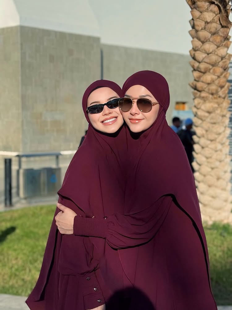 Definsi mertua idaman, 9 potret Maia Estianty perhatian dengan Alyssa Daguise yang hamil saat umrah