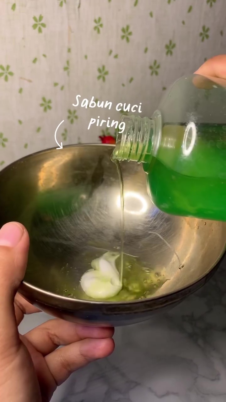 Tak perlu pakai sitrun, ini cara bersihkan pantat panci berkerak dan menguning cuma dalam 3 langkah