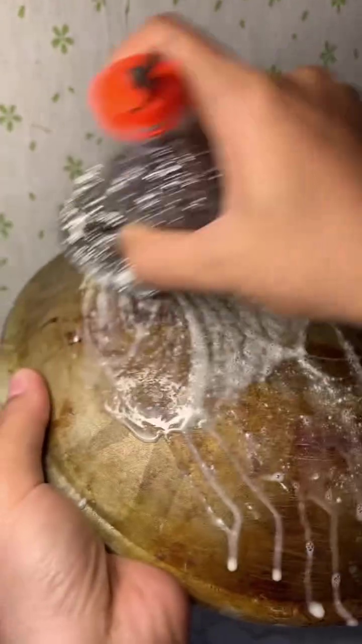 Tak perlu pakai sitrun, ini cara bersihkan pantat panci berkerak dan menguning cuma dalam 3 langkah