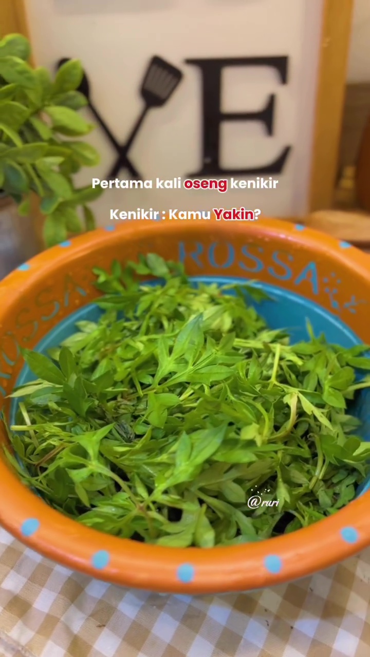 Suka makan kenikir tapi takut rasanya pahit? Begini cara mengolahnya biar lebih enak dan empuk