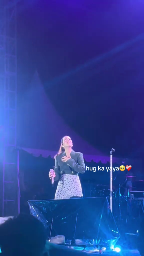 Raisa menangis saat manggung pertama kali usai sang ibu meninggal, 7 momennya tuai simpati