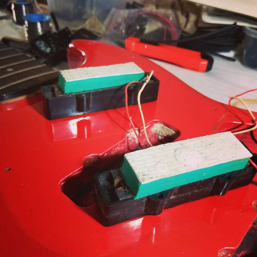 Dari penyangga HP sampai atap, 13 life hack sandal jepit ini kreatifnya keterlaluan