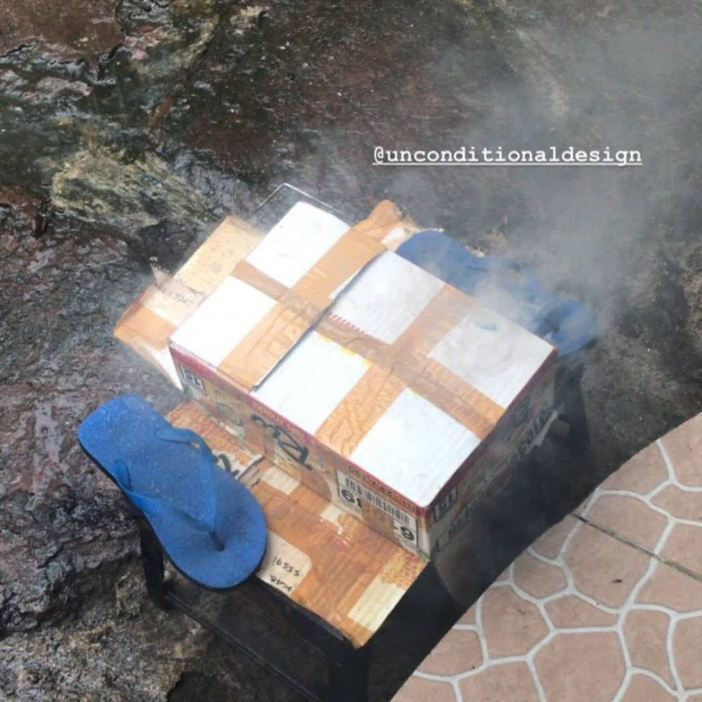 Dari penyangga HP sampai atap, 13 life hack sandal jepit ini kreatifnya keterlaluan