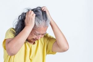 Cara mencegah uban prematur tanpa semir rambut, andalkan 1 bumbu dapur