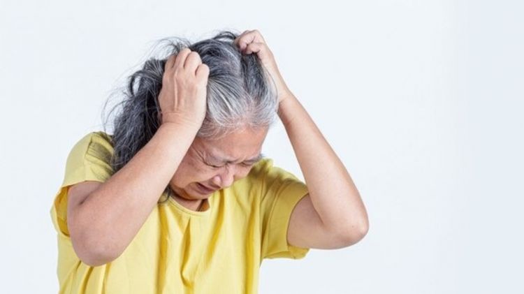 Cara mencegah uban prematur tanpa semir rambut, andalkan 1 bumbu dapur