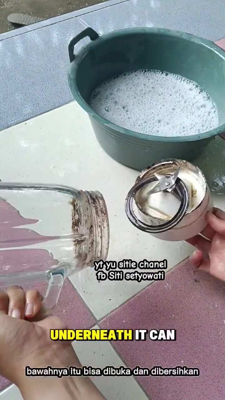 Jangan biarkan karet dan mesin blender hitam berlumut! Segera cuci pakai cara ini biar steril lagi