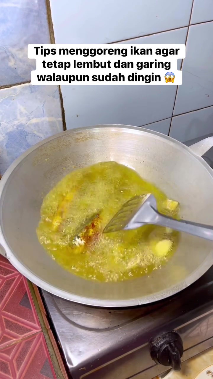 Rahasia ikan goreng tetap lembut dan garing meski sudah dingin, cukup gunakan 2 bahan dapur ini