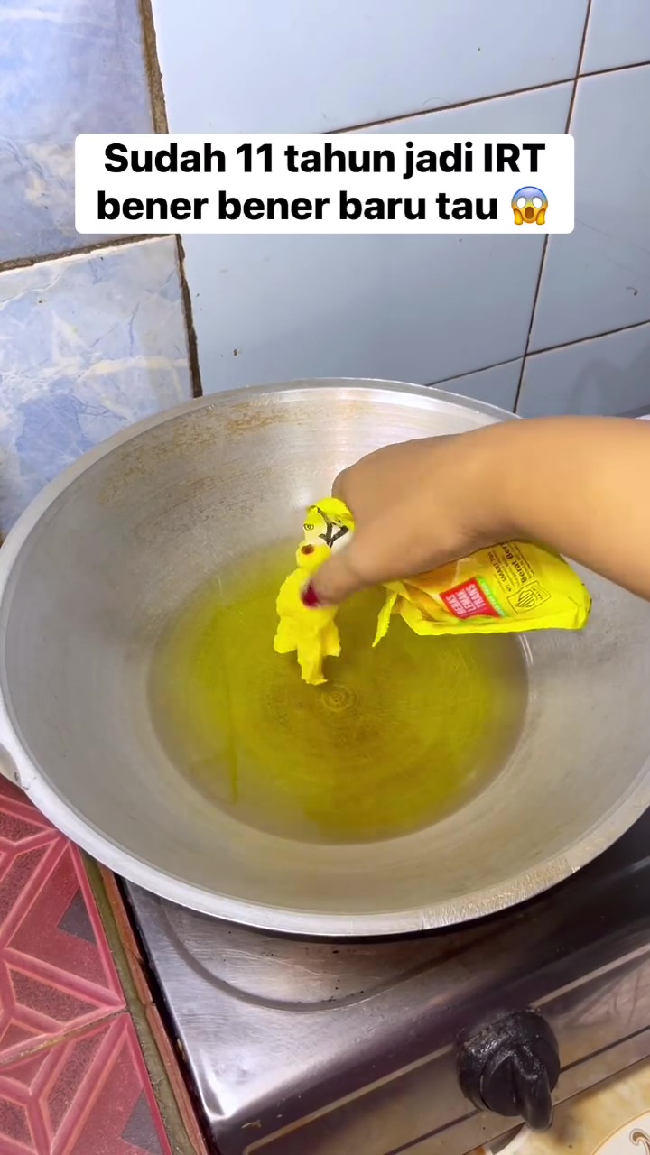 Rahasia ikan goreng tetap lembut dan garing meski sudah dingin, cukup gunakan 2 bahan dapur ini