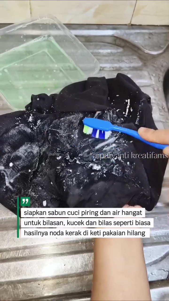 Ternyata baking soda bisa basmi noda deodoran di ketiak baju, begini cara ampuh menggunakannya