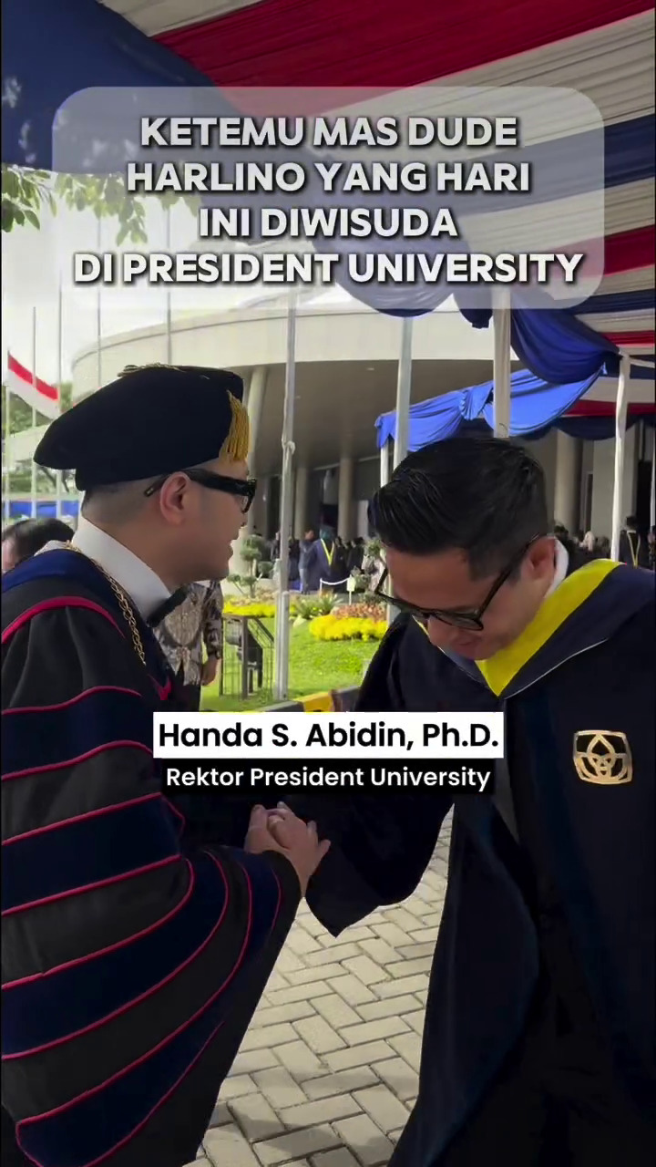 9 Potret Dude Harlino wisuda sarjana di usia 45 tahun, ungkap dukungan Alyssa Soebandono saat kuliah