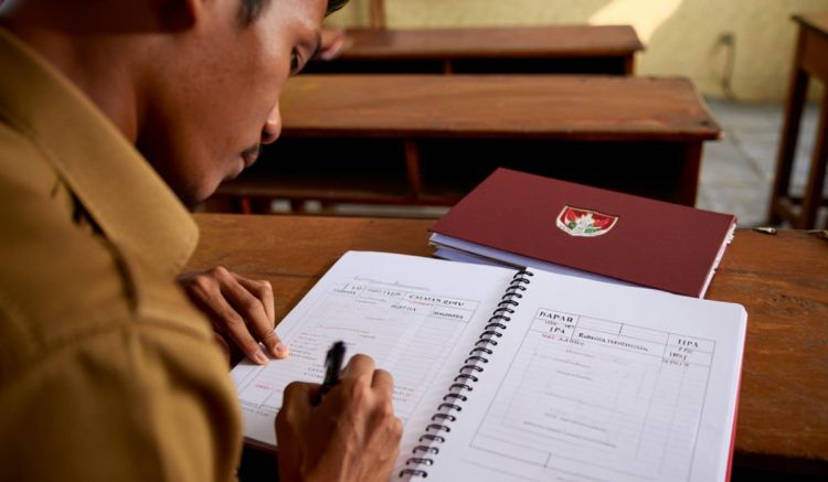 150 Contoh catatan wali kelas semester 1 untuk rapor siswa SD, SMP, dan SMA