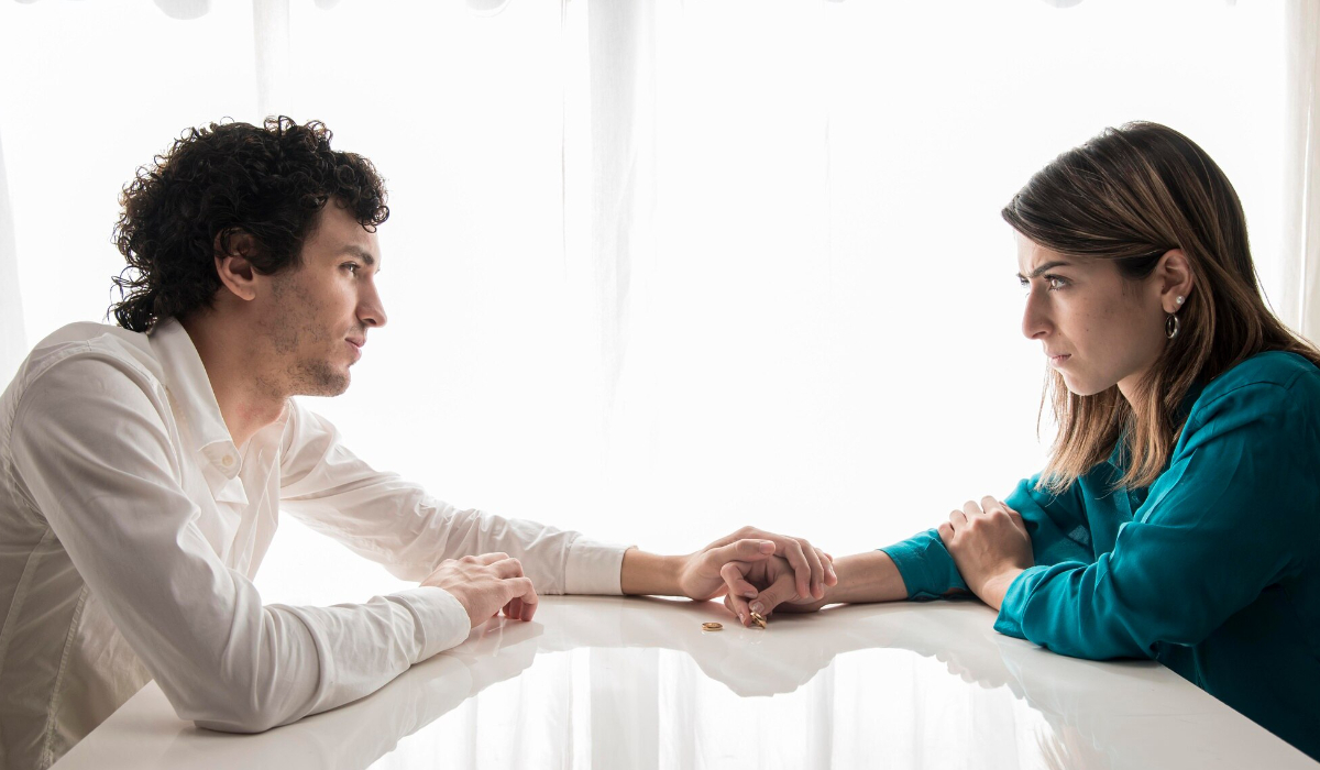 100 Kata-kata cinta realistis yang menguatkan hubungan saat mulai lelah