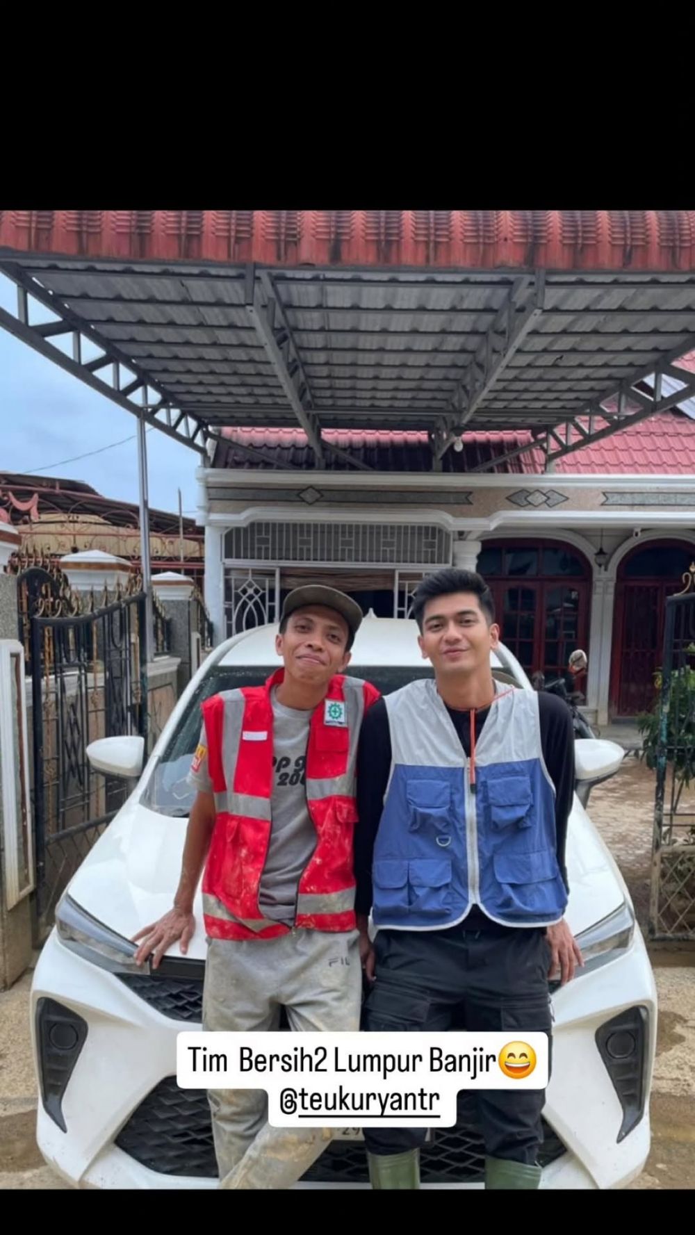 Pulang kampung ke Aceh, 9 potret Teuku Ryan bantu korban banjir dan salurkan donasi langsung