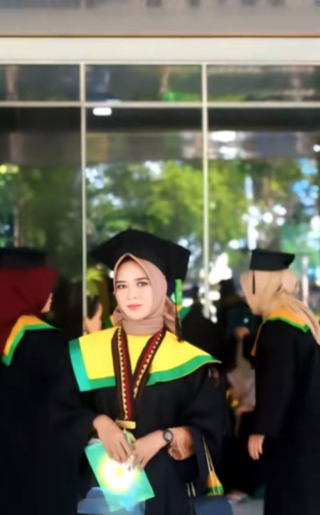 Dihina gegara kerja cuma cleaning service, wanita ini pamer pendidikannya bisa jadi sarjana pendidikan