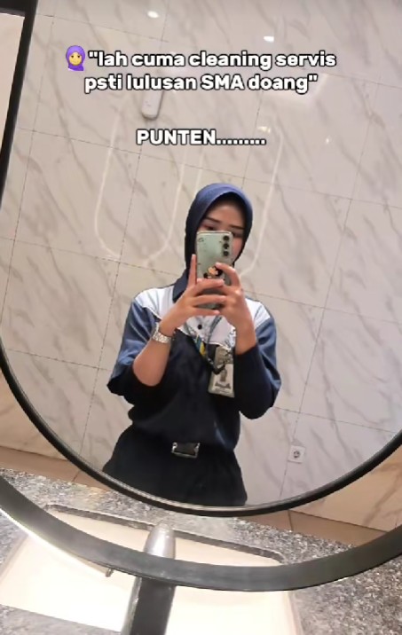 Dihina gegara kerja cuma cleaning service, wanita ini pamer pendidikannya bisa jadi sarjana pendidikan