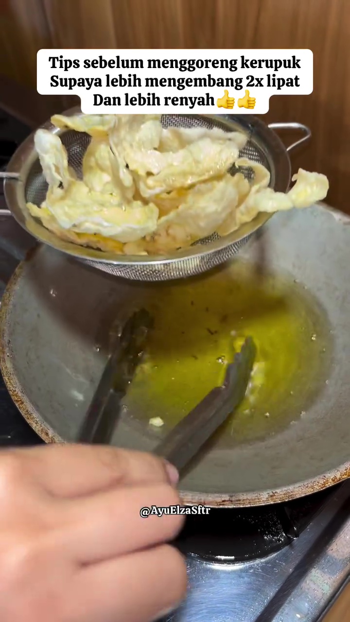 Bukan dijemur seharian, wanita ini bagikan cara goreng kerupuk agar mengembang 2 kali lipat