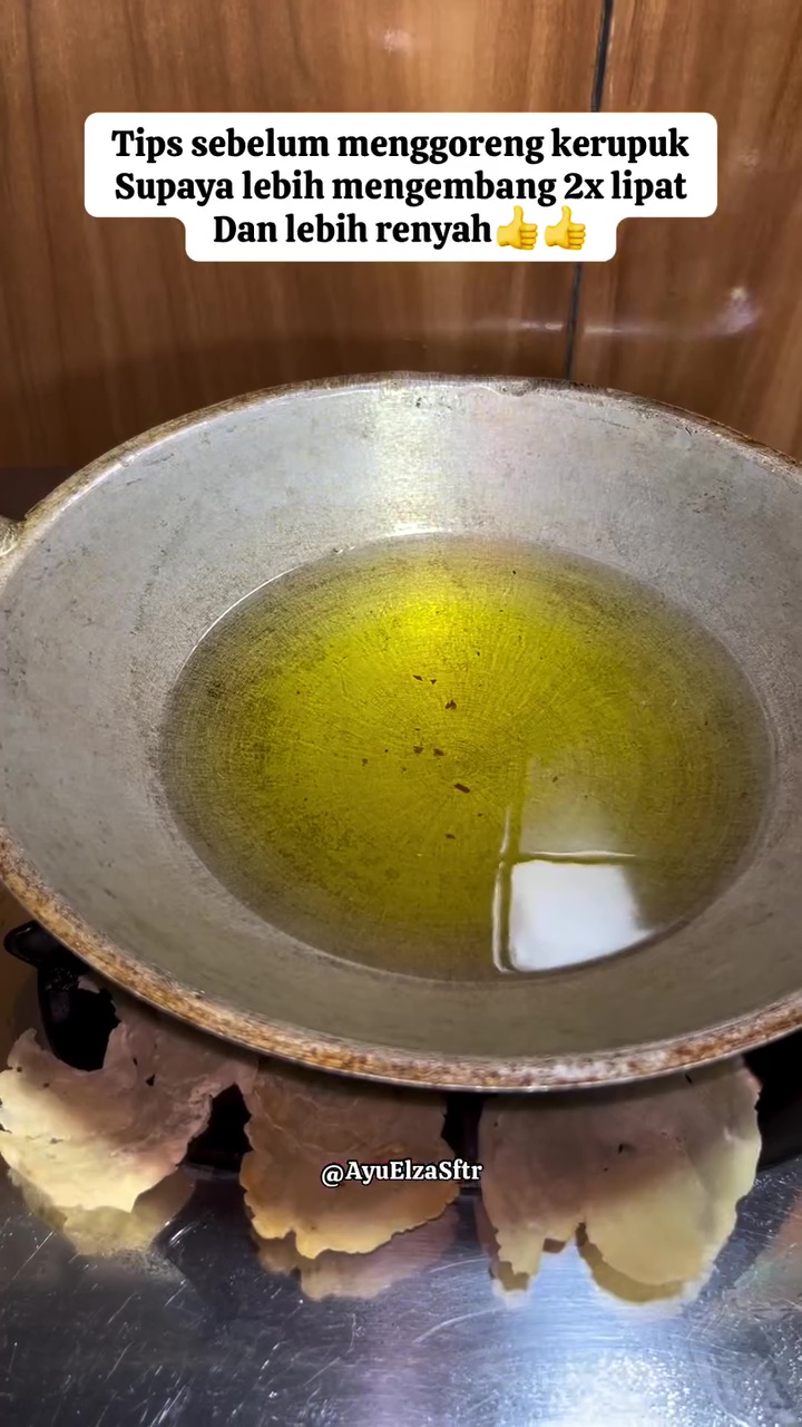 Bukan dijemur seharian, wanita ini bagikan cara goreng kerupuk agar mengembang 2 kali lipat