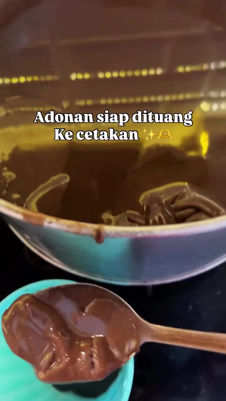 Ingin permukaan puding lebih halus ketika dicetak? Coba pakai trik ini agar hasilnya lebih cantik