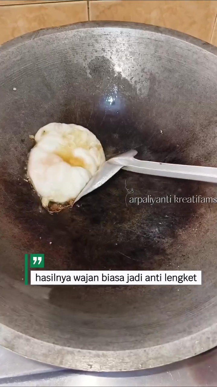 Cara baru seasoning wajan jadul biar antilengket, cuma butuh minyak goreng dan 1 bahan dapur ini