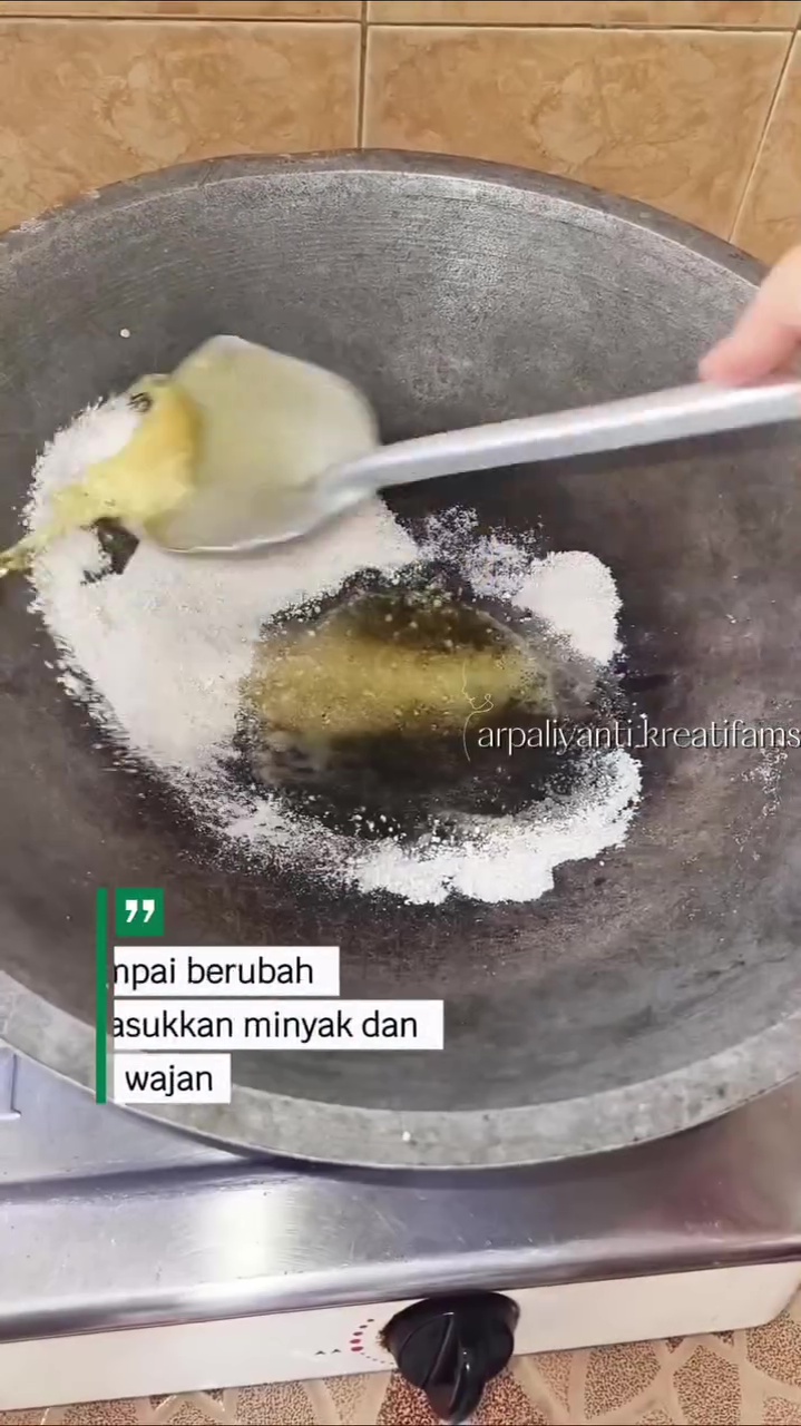 Cara baru seasoning wajan jadul biar antilengket, cuma butuh minyak goreng dan 1 bahan dapur ini
