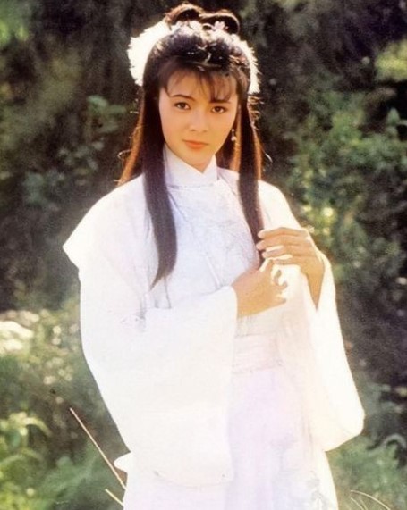 Pesonanya bikin Andy Lau klepek-klepek, 11 potret lawas Idy Chan Bibi Lung yang legendaris