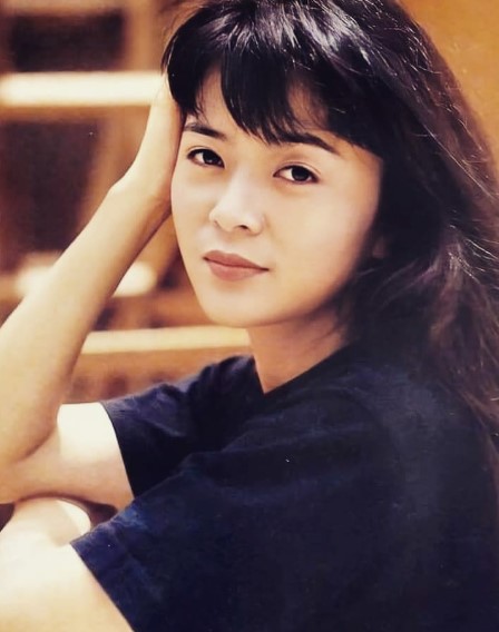 Pesonanya bikin Andy Lau klepek-klepek, 11 potret lawas Idy Chan Bibi Lung yang legendaris