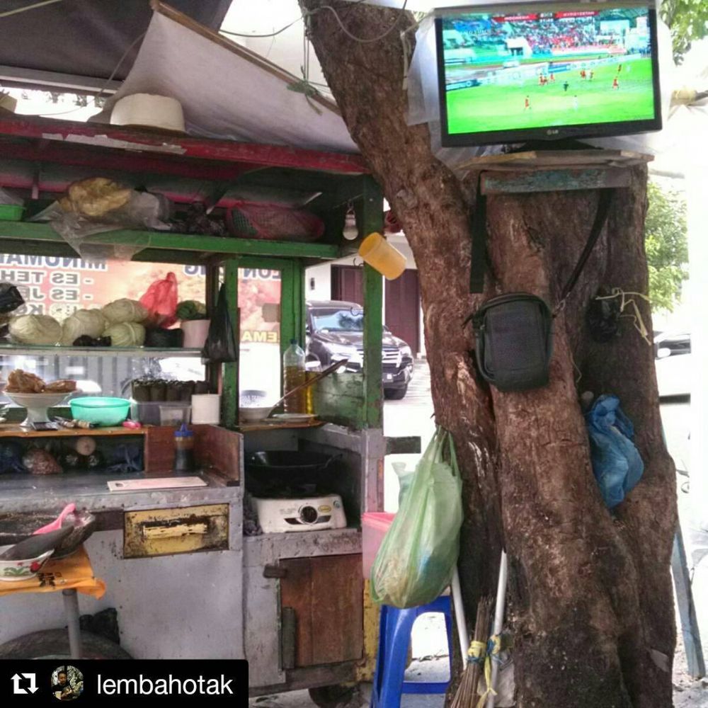 17 Aksi kocak pedagang ini kreatif banget, akalnya bikin nyengir sampai nggak habis pikir