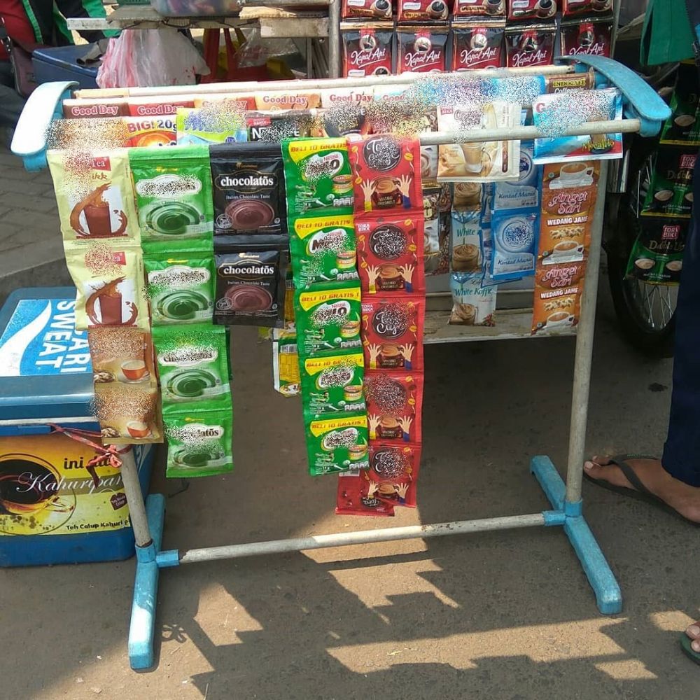 17 Aksi kocak pedagang ini kreatif banget, akalnya bikin nyengir sampai nggak habis pikir