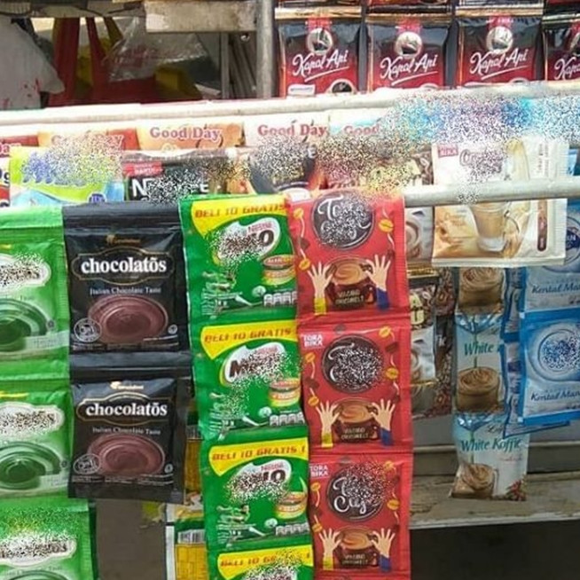 17 Aksi kocak pedagang ini kreatif banget, akalnya bikin nyengir sampai nggak habis pikir