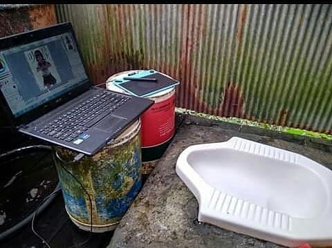 Kepepet tapi kreatif, 11 potret pengganti meja kerja ini bikin geleng-geleng kepala