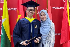4 Potret Alyssa Soebandono dampingi Dude Harlino wisuda, gayanya simpel tapi anggun banget