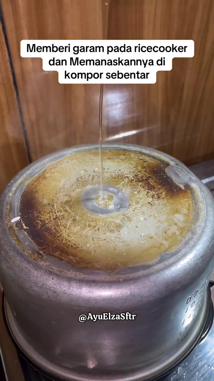 Panci rice cooker bau bisa bikin nasi lengket berkerak dan cepat basi, sterilkan dengan cara ini