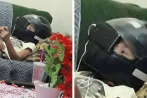 15 Life hack nyeleneh buat nonton di hp, solusi antipegal buat para pecinta rebahan