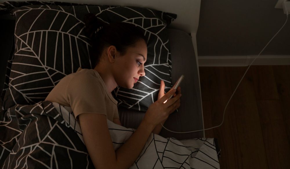 100 Kata-kata romantis singkat untuk dikirim ke doi sebelum tidur, bikin dia senyum-senyum sendiri