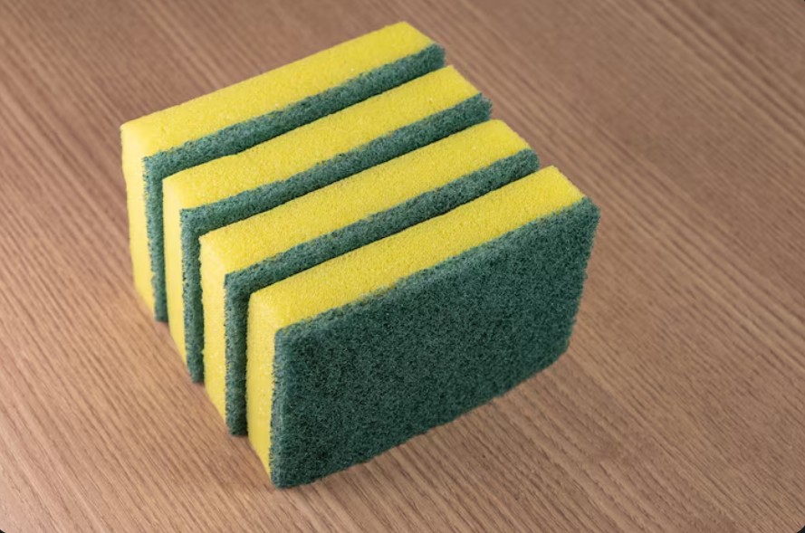 Bisa jadi sarang jamur, dokter ini bagikan trik aman pakai spons cuci piring agar bebas kontaminasi