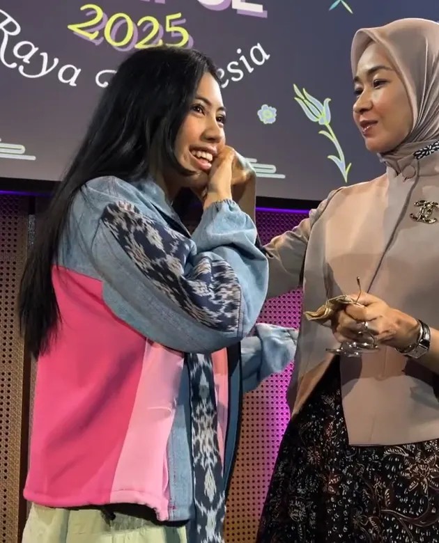 Ikuti jejak sang ibu, 7 potret Savannah Rachbini, anak Alya Rohali lolos finalis GADIS SAMPUL 2025