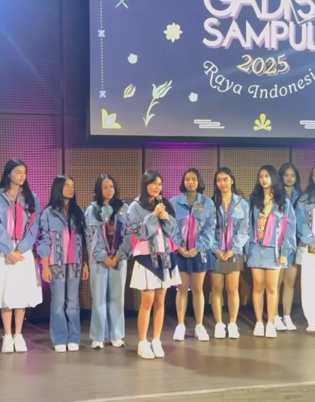 7 Potret Nasha anak Pasha-Okie Agustina lolos finalis Gadis Sampul, bahagia didampingi tiga orang tua