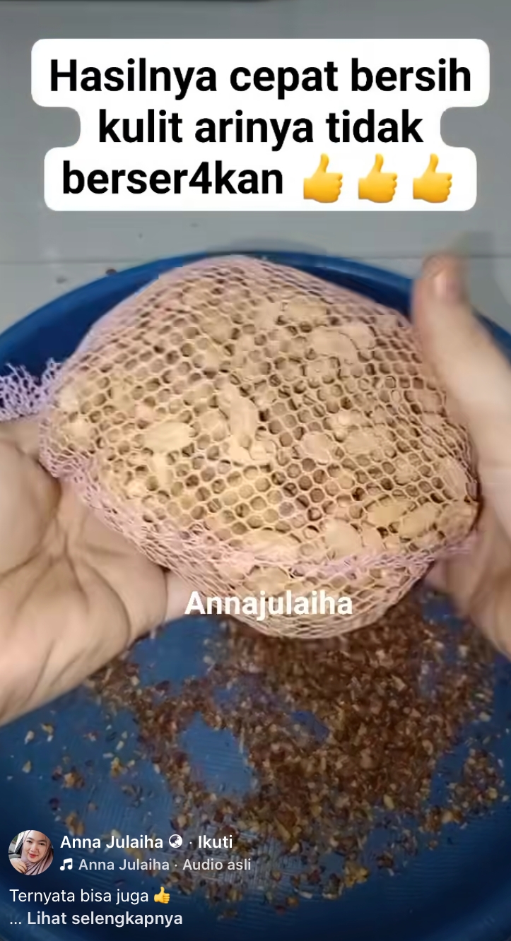 Cara cepat mengupas kulit ari kacang tanah sangrai pakai jaring buah, tangan nggak pegal