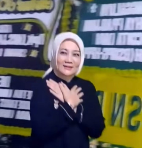 Berduka di tengah perceraiannya, 9 potret ketegaran Atalia Praratya layat sang kakak