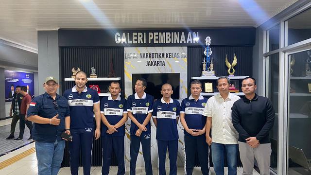 5 Potret penampilan Ammar Zoni usai dipindah ke Lapas Cipinang jelang sidang, turun 15 kilogram