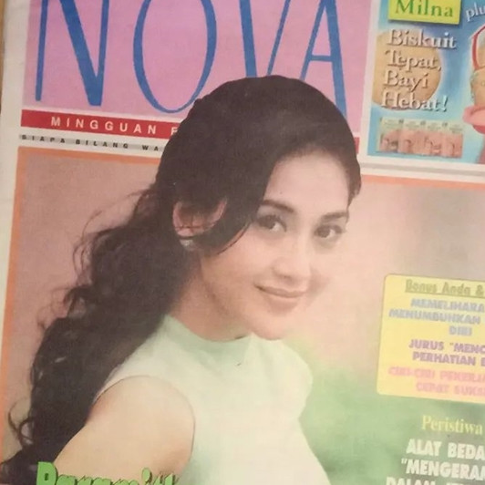 11 Potret Paramitha Rusady di cover majalah jadul, gaya rambutnya bikin nostalgia berat