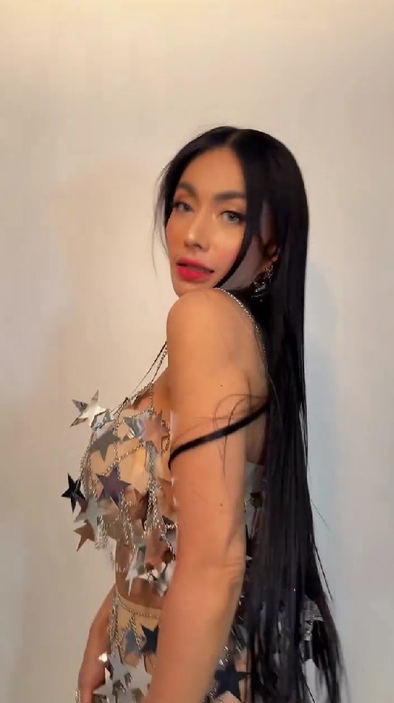 Kurang percaya diri dengan badannya, Denada kembali putuskan oplas dada, ini 9 potret terbarunya