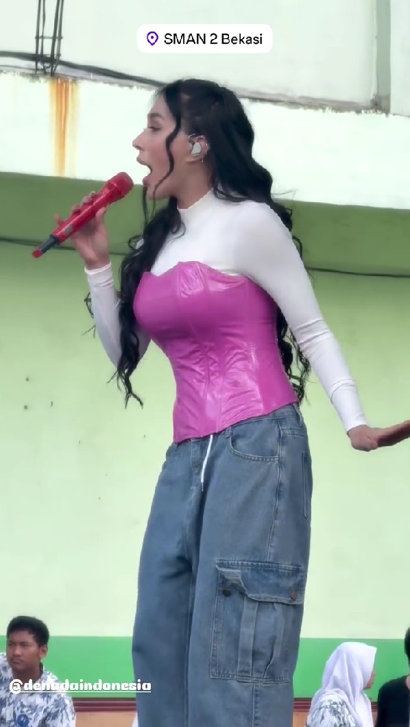 Kurang percaya diri dengan badannya, Denada kembali putuskan oplas dada, ini 9 potret terbarunya