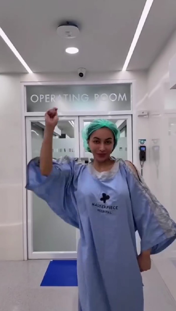 Kurang percaya diri dengan badannya, Denada kembali putuskan oplas dada, ini 9 potret terbarunya