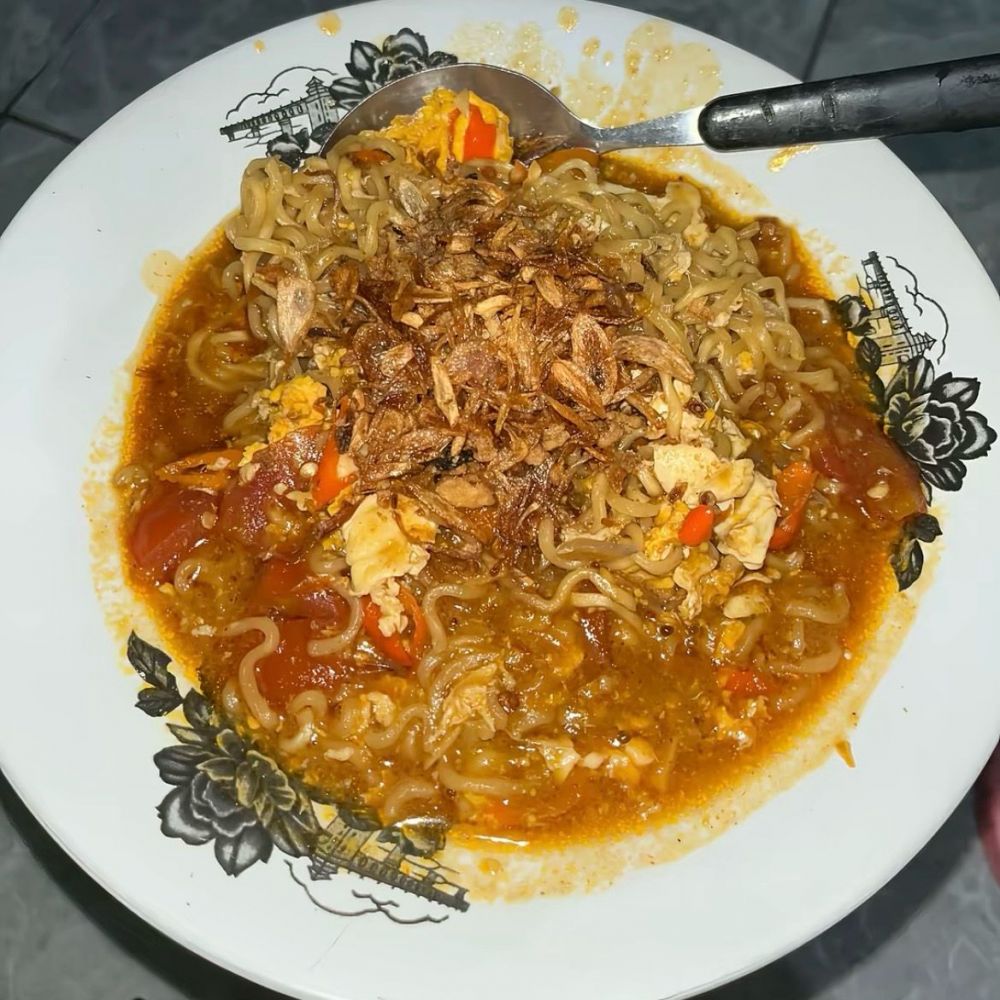 9 Resep mie nyemek pedas dengan cita rasa bold dan creamy, mantap dan super nagih di setiap suapan