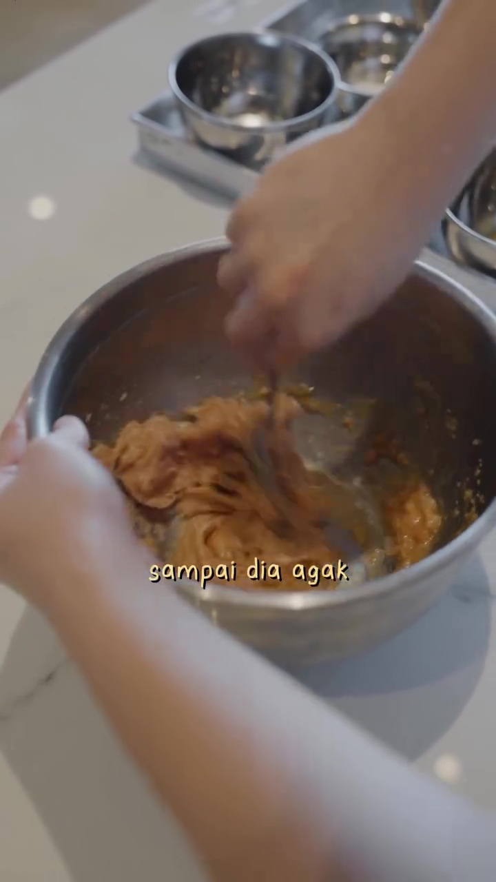 Jangan beri tepung jika ingin isian pangsit kenyal dan tak keras, cukup lakukan 1 langkah praktis ini 