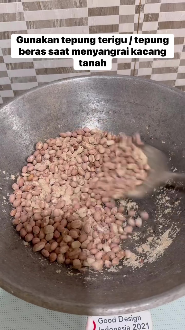 Wajib tahu! Ini trik sangrai kacang tanah agar cepat matang, lebih renyah, dan mudah dikupas kulitnya