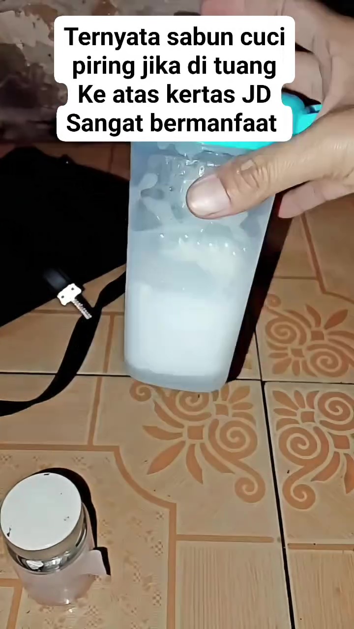 Tak perlu bawa stok sabun di botol, wanita ini bagikan trik praktis cuci perabot dapur saat bepergian