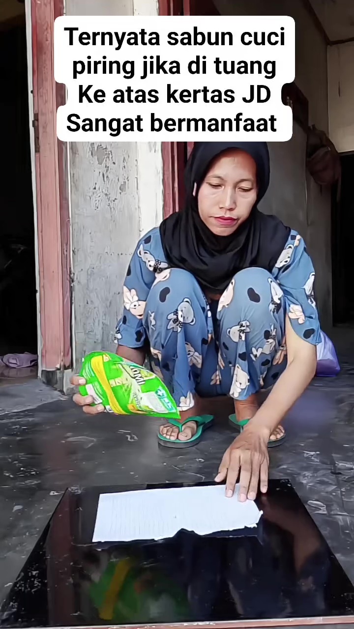 Tak perlu bawa stok sabun di botol, wanita ini bagikan trik praktis cuci perabot dapur saat bepergian